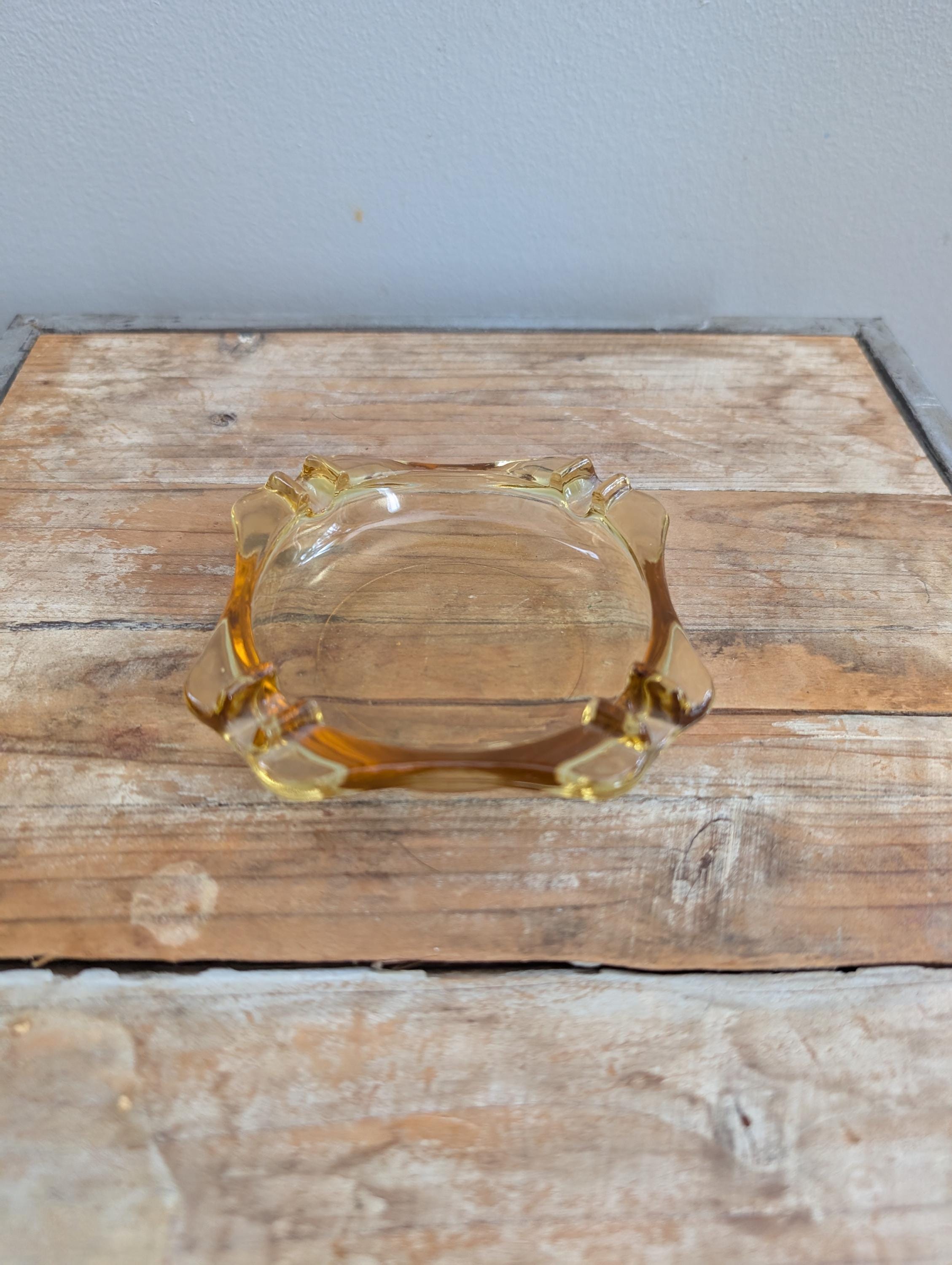 ヴィンテージ琥珀ガラス灰皿、コレクターズアイテムのホーム