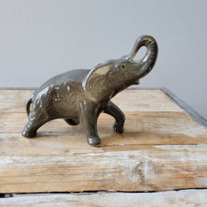 Vintage Elefanten Figur. Alter Elefant Knick knacks. Tier Sammlerstücke. Antike Statue.