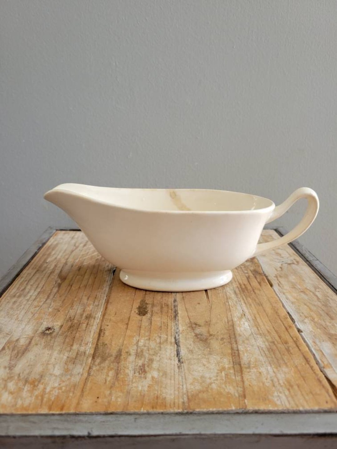Vintage White Large Gravy Boat. Old Gravy Dish. Gravy Bowl. Antique