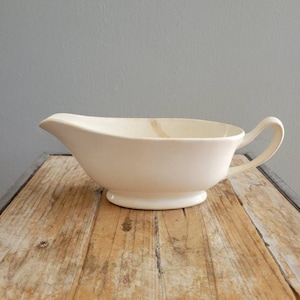 Vintage White Large Gravy Boat. Old Gravy Dish. Gravy Bowl. Antique Farmhouse Dishes.