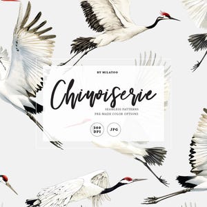 Puede incluir: Ilustración en acuarela de grullas blancas con puntas de alas negras y coronas rojas en vuelo sobre un fondo gris claro. La imagen incluye el texto "Chinoiserie" y detalles del producto.