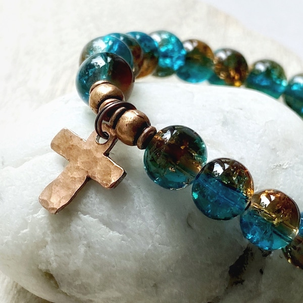 Hammered Penny Cross Beaded Bracelet, Hammered penny cross charm, blue and copper crackle glass stretch bracelet, Mothers Day gifts