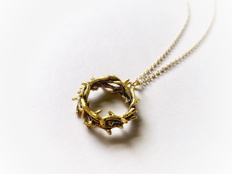 Gold Crown of Thorns Pendant, Christian Jewelry, Large Crown of Thorns Necklace, Gifts under 30, Easter jewelry, Mothers Fathers Day gifts Bild 6