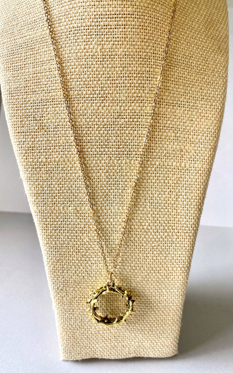 Gold Crown of Thorns Pendant, Christian Jewelry, Large Crown of Thorns Necklace, Gifts under 30, Easter jewelry, Mothers Fathers Day gifts Bild 4