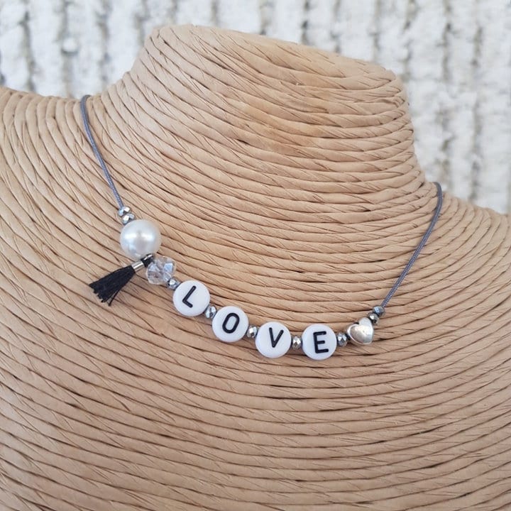 Collana Perline con Iniziale, Collana di Perline con Conchiglie a Cuore Collana con Ciondolo a Forma di Lettera Regali Personalizzati dalla A Alla Z Fatti a Mano per Donne Ragazze (Lettera U