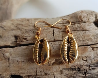 Hoop summer earrings Cowrie shell earrings Seashell earrings Cowrie earrings Beach earrings Gold shell earrings Hoop earrings Gold earrings