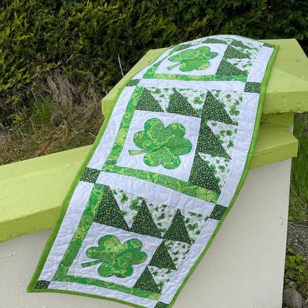 Shamrock Table Runner pattern, Irish pattern for St Patricks day or Irish celebration digital download.