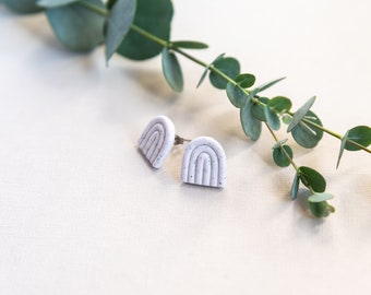 Small rainbow arch stud earrings | Off white, granite effect | Unique jewellery