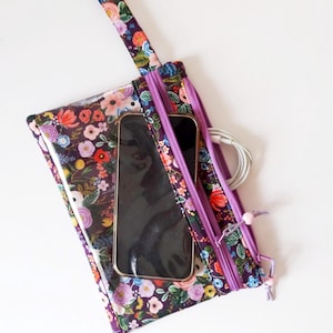 Rifle Paper Co の透明ウィンドウポケット付き携帯電話ポーチ、タッチスクリーン携帯電話用リストレットウォレット、布製ラップポーチ付き、最大 6.9 インチの携帯電話