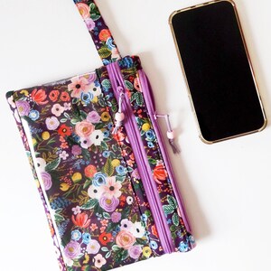 Estuche para teléfono Rifle Paper Co. con bolsillo transparente con ventana, billetera tipo muñeca para teléfono con pantalla táctil, incluye funda de tela envolvente, para teléfonos de hasta 6,9 pulgadas