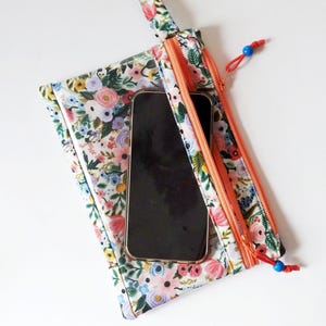 Estuche para teléfono Rifle Paper Co. con bolsillo transparente con ventana, bolso de muñeca para teléfono con pantalla táctil, incluye funda de tela envolvente, para teléfonos de hasta 6,9 pulgadas