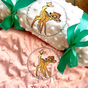 Personalisierte Bambi-Decke mit dem Namen und dem DOB des Babys