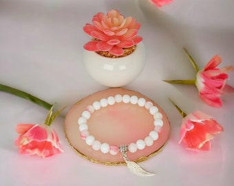 Pfirsichblüten Jade & Weißer Achat Perlen Armband mit Engel Flügel Anhänger