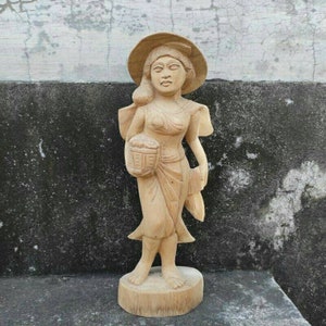 country girl wooden statue/Balinese wooden statue/Balinese art/Balinese carving statues/suar wood statue/balinese sculpture