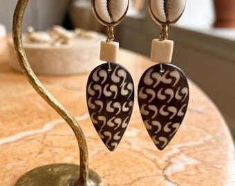 Cowrie shell clip on earrings, tribal earrings, boho jewelry