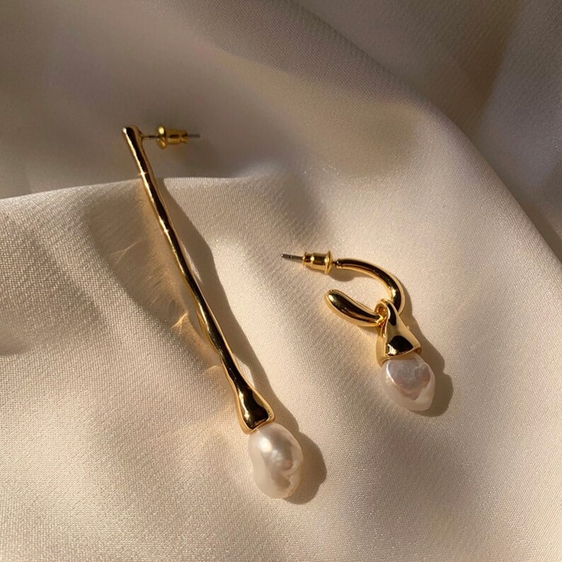 Long Mismatched Pearl Dangle Earrings Asymmetric Baroque Pearl Earrings Long Bar Biwa Pearl Contemporary Irregular Drop Earring Wedding Gift