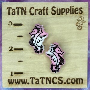 Seahorse Pink Silicone Focal Bead