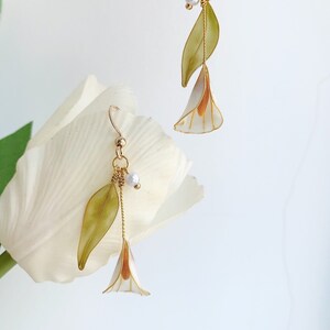 Handmade Calla Lily Flower Resin Earrings,Sterling silver dangle earrings.Bridesmaid gift