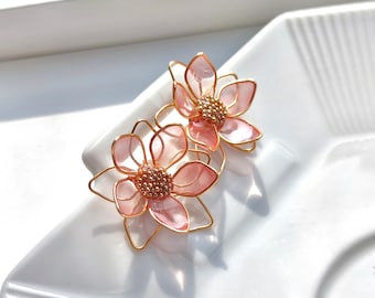 Sakura Earrings, handmade Earrings,Cherry Blossom earrings stud,Spring/Summer earring, bridal pink flower studs, Japanese earring,wire resin