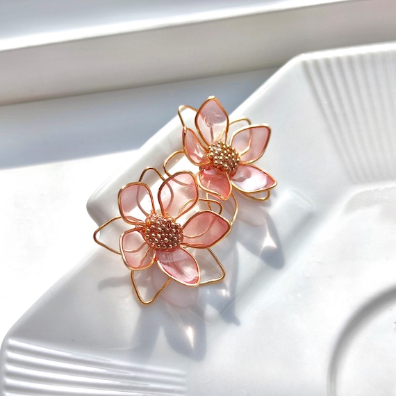 Sakura Earrings, handmade Earrings,Cherry Blossom earrings stud,Spring/Summer earring, bridal pink flower studs, Japanese earring,wire resin