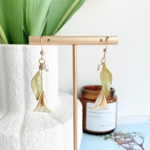 Handmade Calla Lily Flower Resin Earrings,Sterling silver dangle earrings.Bridesmaid gift