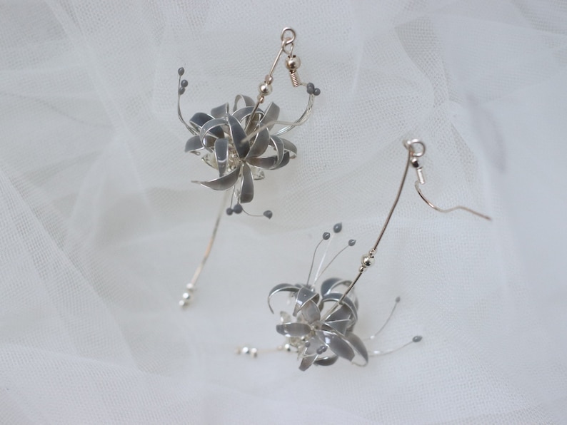 Handmade Japanese Kanzashi earrings,Glass Resin,Spider Lily earrings