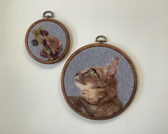 2D Needle Felted Wool Painting in Hoop Set Cat and Mouse