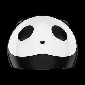 Könnte beinhalten: Ein schwarz-weißes, panda-förmiges elektronisches Gerät mit drei Knöpfen an der Unterseite. Das Gerät hat ein weißes Gesicht mit schwarzen Augen und einer kleinen Nase sowie schwarzen Ohren. Der untere Teil ist schwarz.