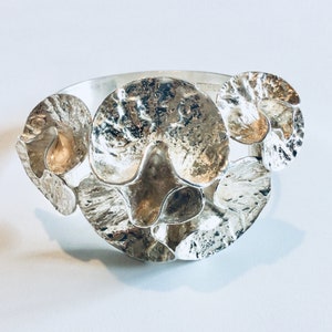 Pulsera de plata de ley con diseño de flores "LIRIO DE AGUA" de Theresia Hvorslev, muy rara, de 1972, Lidkoping, Suecia.