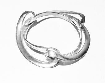 Rare Vintage Designed By Regitze Overgaard For Georg Jensen Solid Sterling Silver Three Links “INFINITY” Bracelet Circa 1980s Denmark