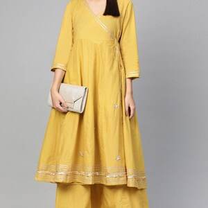 Simple mehndi deals suit