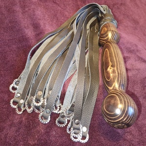 Flogger &quot;Dragon&#39;s Claw&quot; with prong rings - makes bloody welts - 40 strips, each with a prong ring at the end