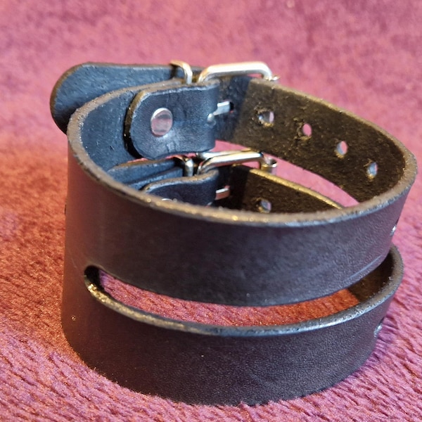 Die geheime Fessel - ein Armband mit Fesselfunktion