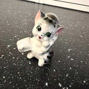 Vintage Ceramic Cat Figurine – Kitsch Anthropomorphic Kitten with Green Eyes – Mid Century Japan Style Collectible
