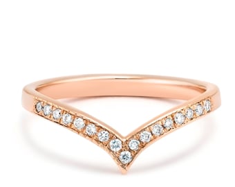 V Ring with Round Diamond in 14k Gold