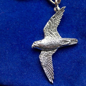 Peregrine Falcon Keyring | Peregrine Falcon Present Idea | Silver Pewter and Stainless Steel | Gift Pouch Included