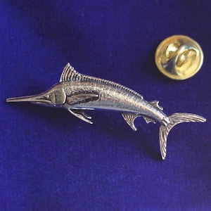 Marlin Zinn Anstecknadel Abzeichen mit Geschenkbeutel