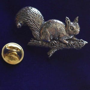 Red Squirrel Pewter Lapel Pin Badge with Gift Pouch