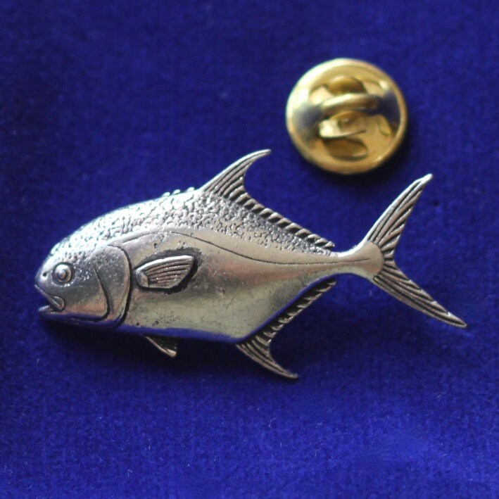 Spilla A Forma Di Tinca In Peltro Artisan Made Regalo Per Pescatori Inglese Fatta A Mano