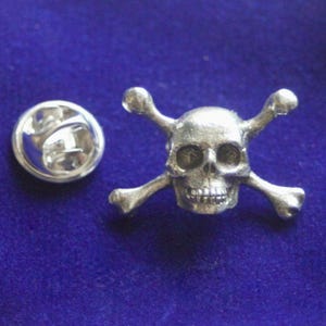 Skull and Crossbones Pewter Lapel Pin Badge with Gift Pouch