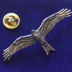 Red Kite Pewter Lapel Pin Badge with Gift Pouch