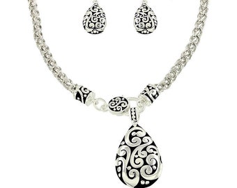 Brighton-inspirerat halsband med virvelformade droppar och rävsvans