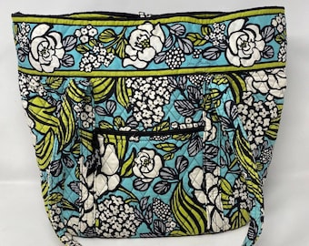 Vera Bradley Island Blooms Vera Tote Cierre de palanca.