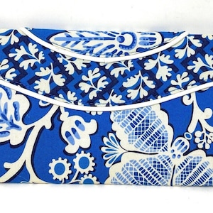Vera Bradley Blue Lagoon Wave Large Slim Clutch Wristlet White Trim NWT
