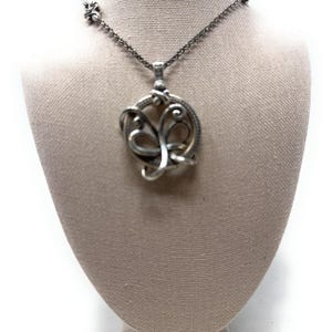 Collar con colgante de mariposa de plata "Romance de la Naturaleza" de Brighton imagen 4