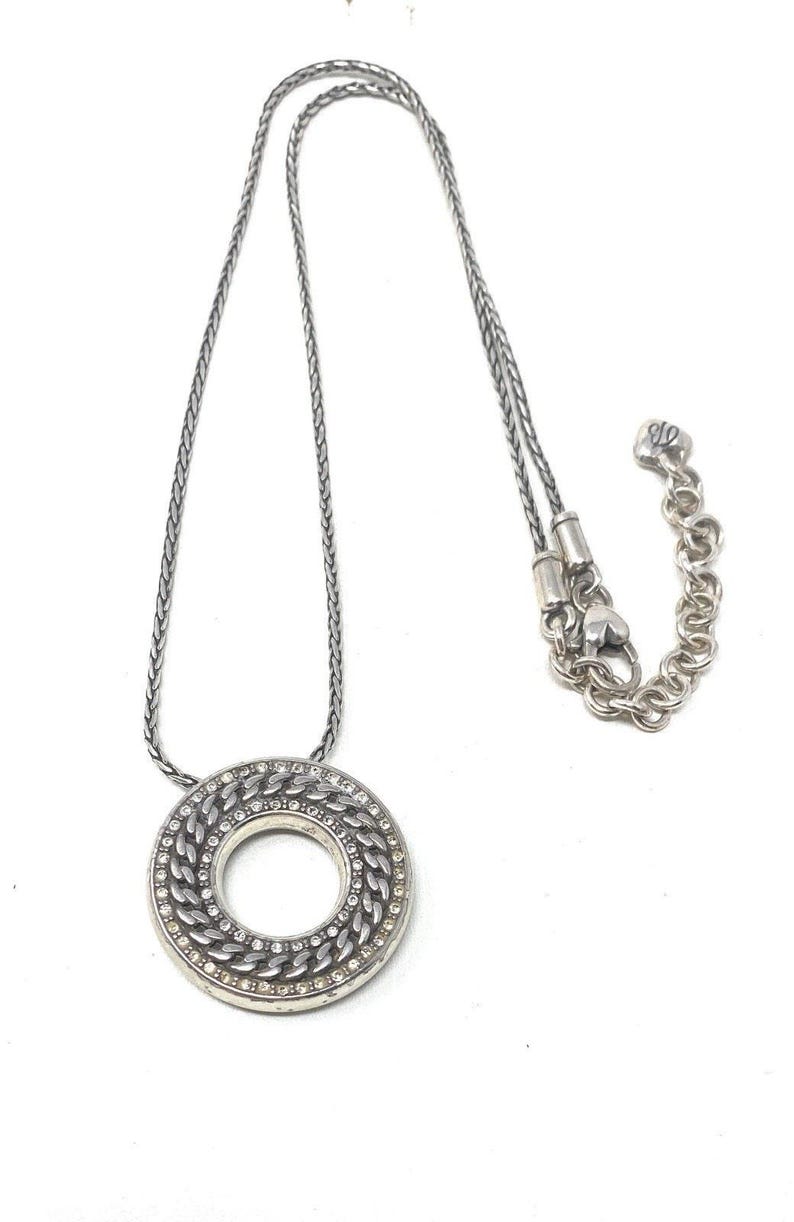 Brighton CHAIN REACTION Halsband med silverfärgat cirkelkristallhänge och vändbart hänge bild 2