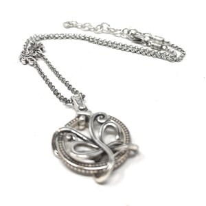 Collar con colgante de mariposa de plata "Romance de la Naturaleza" de Brighton imagen 3