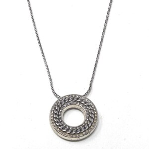 Brighton CHAIN REACTION Halsband med silverfärgat cirkelkristallhänge och vändbart hänge bild 3