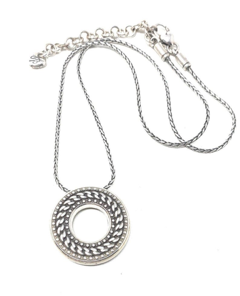 Brighton CHAIN REACTION Halsband med silverfärgat cirkelkristallhänge och vändbart hänge bild 1