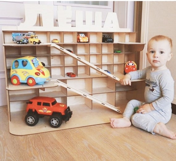 Enfant en bas âge garçon cadeau d'anniversaire jouet montessori nom  personnalisé personnalisé jouet voiture stockage garage piste rampe waldorf  jouer maison 2 6 5 4 3 ans -  France